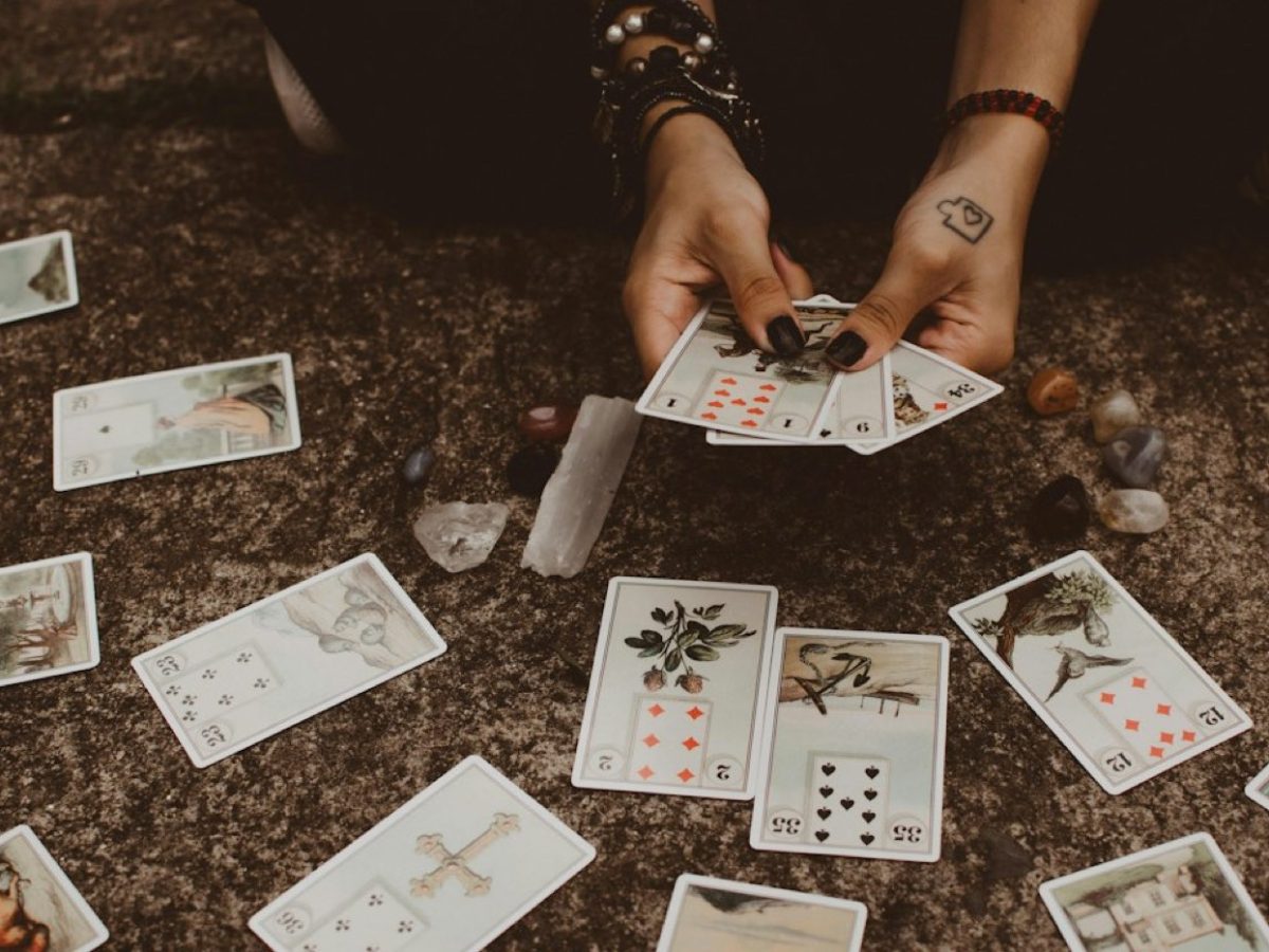 Cartomancie : définition, origines et jeux 32, 52 et tarot 78