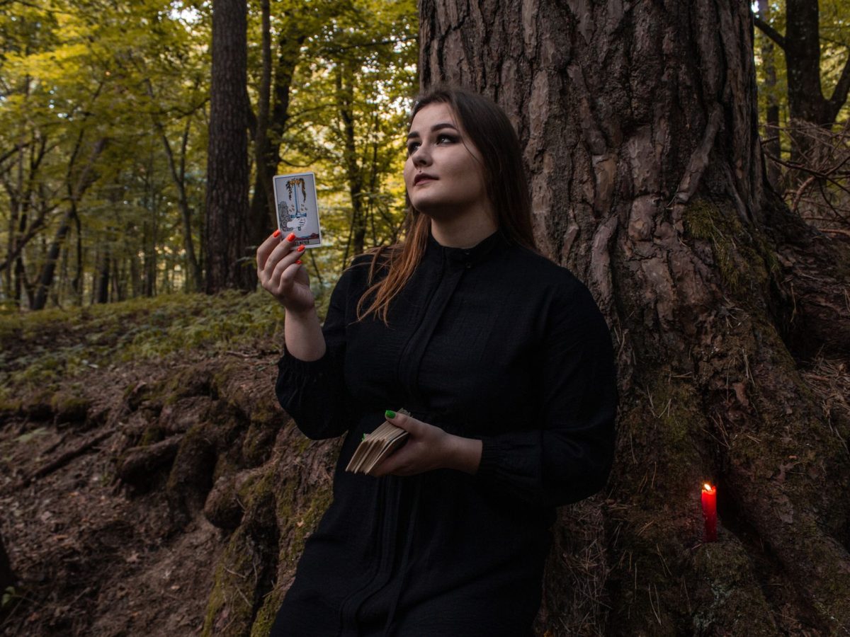 Le tarot, nouvel allié bien-être des célébrités en quête de sens