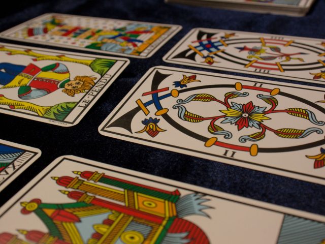 Récupération naturelle par le tarot : un chemin vers la stabilité