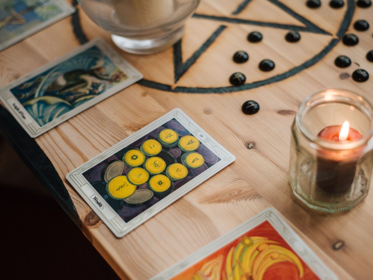 Pourquoi les concours de tarot passionnent la France entière