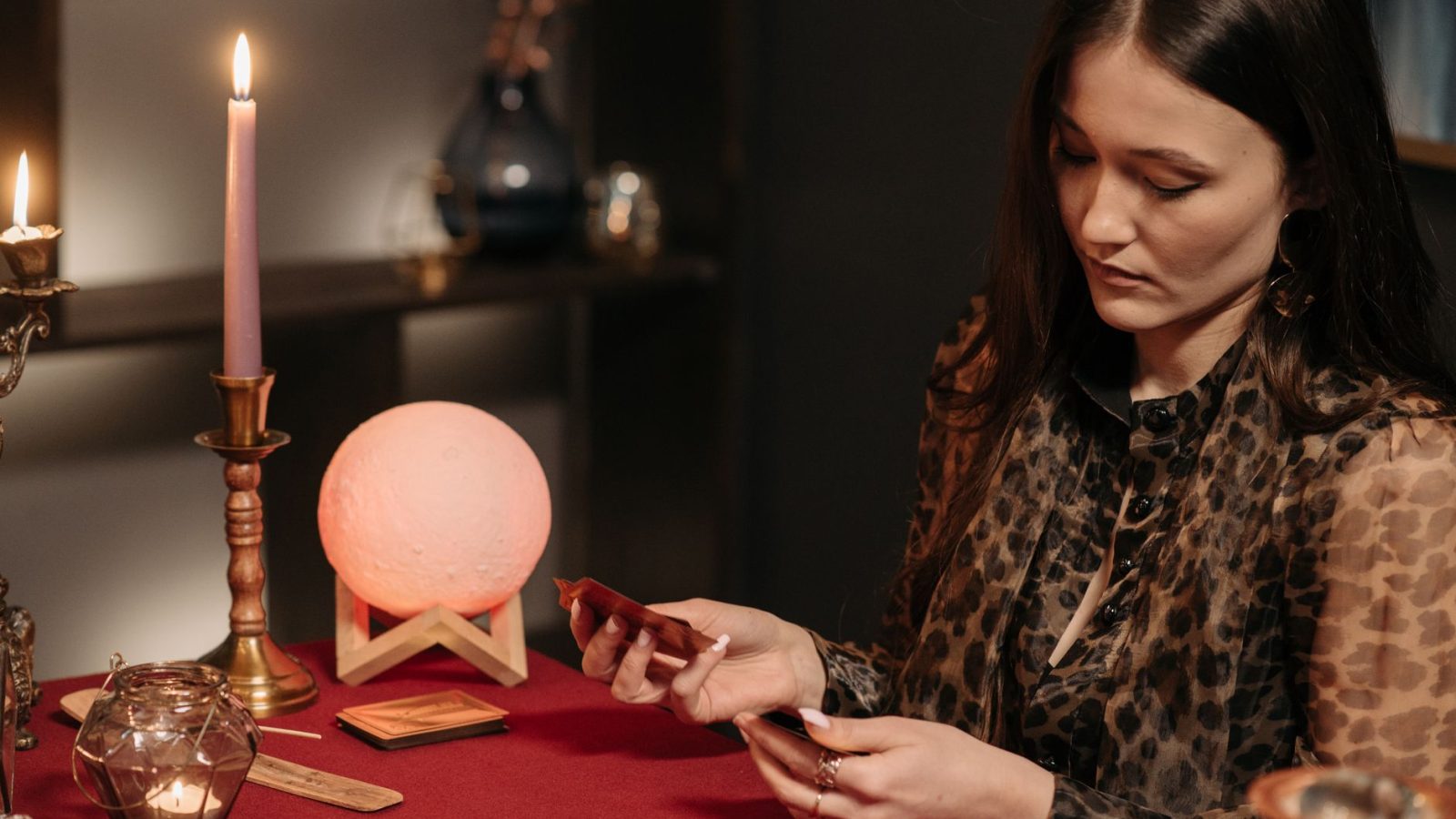 Pourquoi le Salon Zen & Parapsy à Martigues attire tant de curieux ?