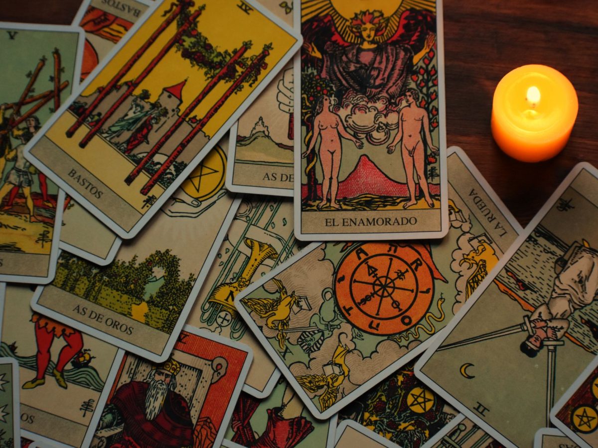 Pourquoi le tarot séduit-il de plus en plus en France ? Une réponse inattendue