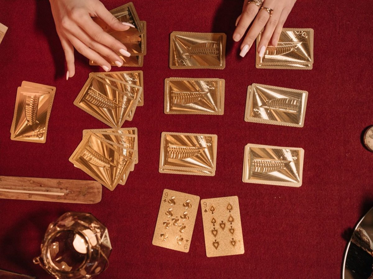 Tarot de Marseille: histoire, arcanes et usages symboliques
