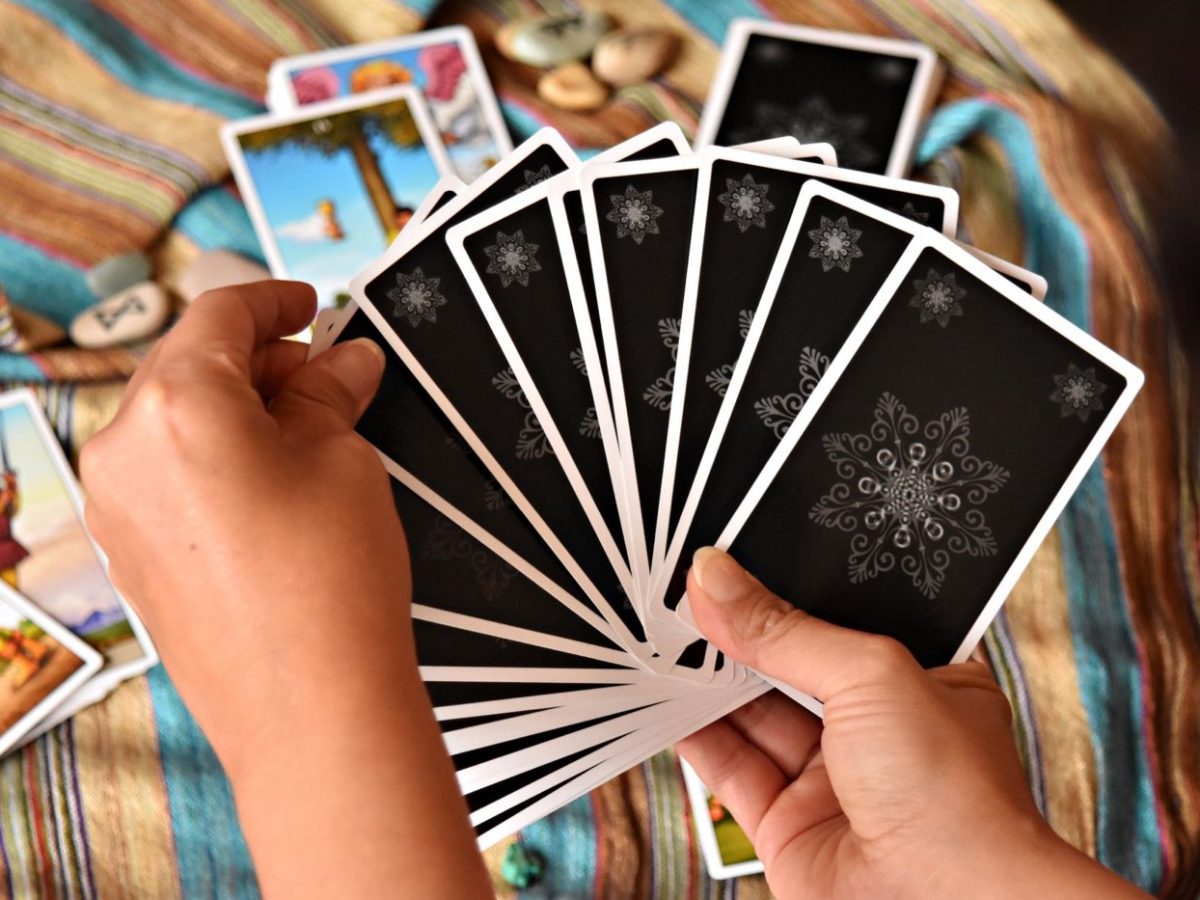 Lames mineures du tarot : 56 cartes, 4 séries, lecture