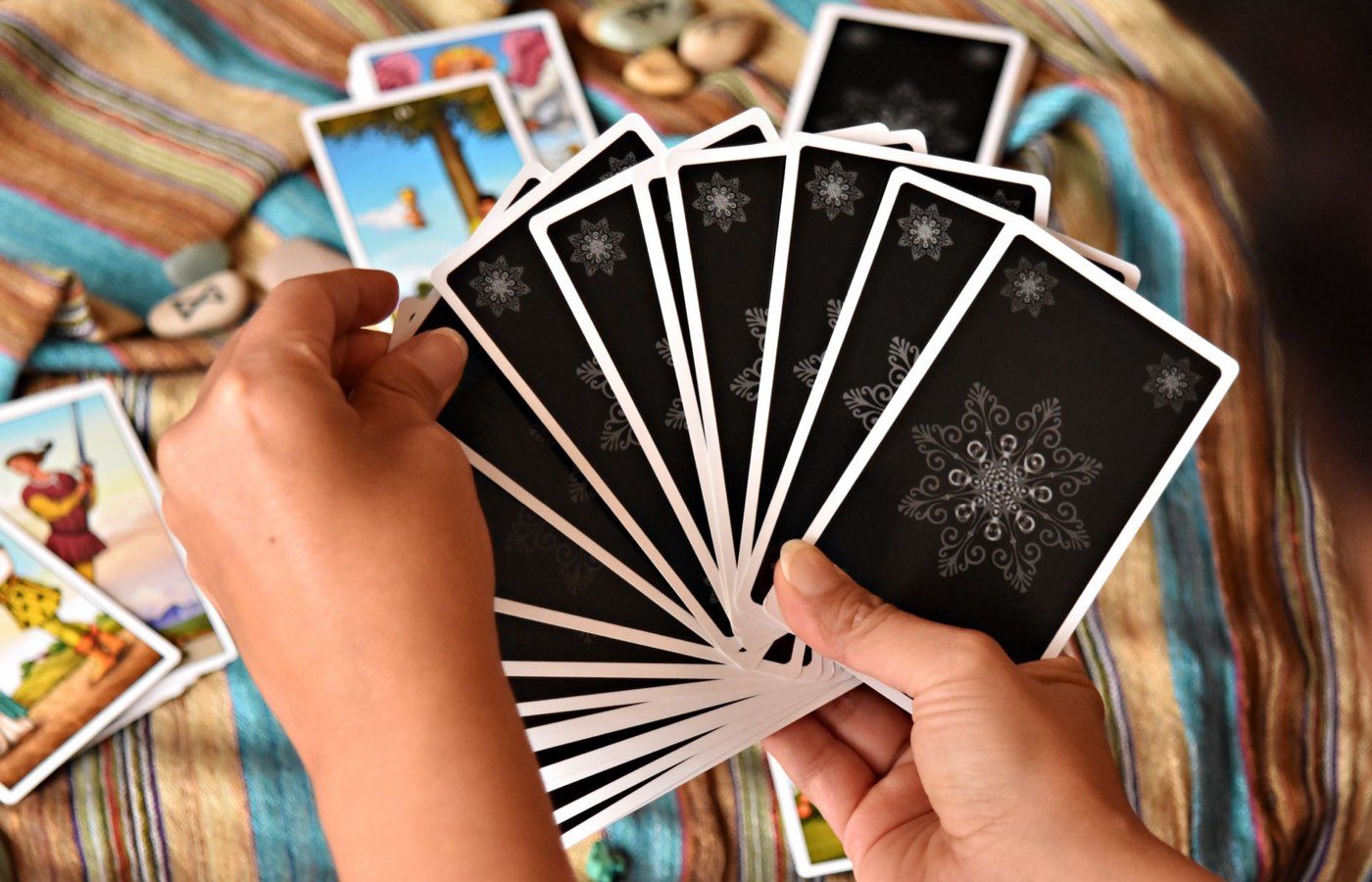 Lames mineures du tarot : 56 cartes, 4 séries, lecture