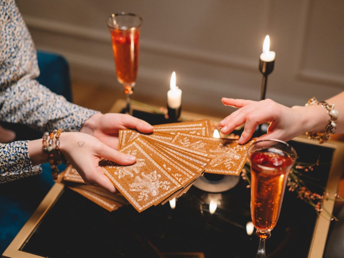 Tirage en croix du Tarot: methode en 5 cartes