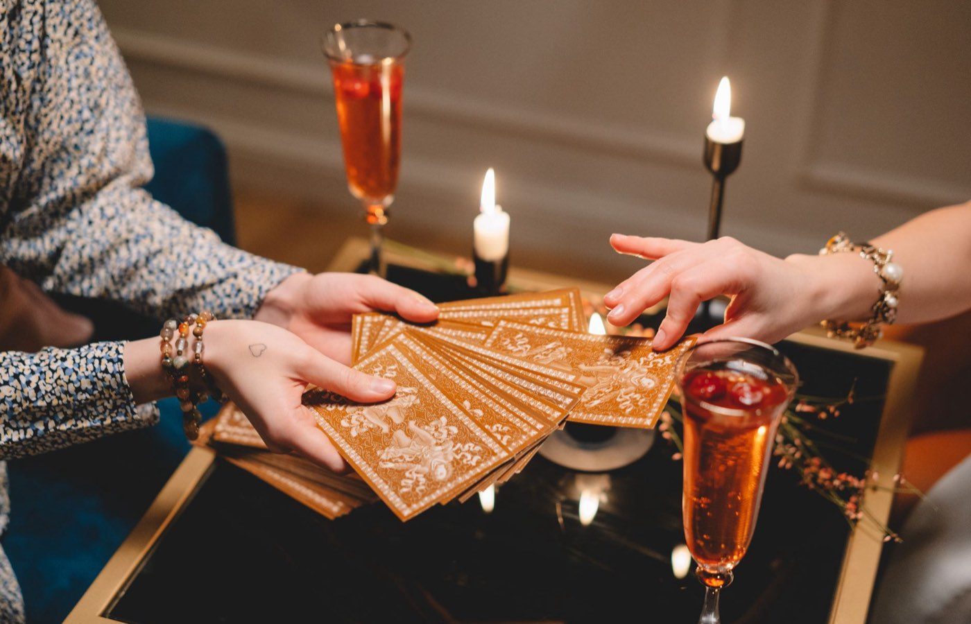 Tirage en croix du Tarot: methode en 5 cartes